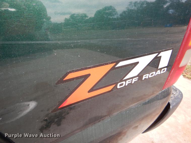 image for item EW9584 2002 Chevrolet Silverado 1500 Ext. Cab pickup truck