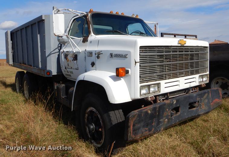 image for item EW9587 1989 Chevrolet Kodiak flatbed truck