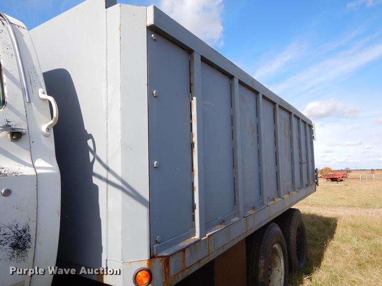 image for item EW9587 1989 Chevrolet Kodiak flatbed truck