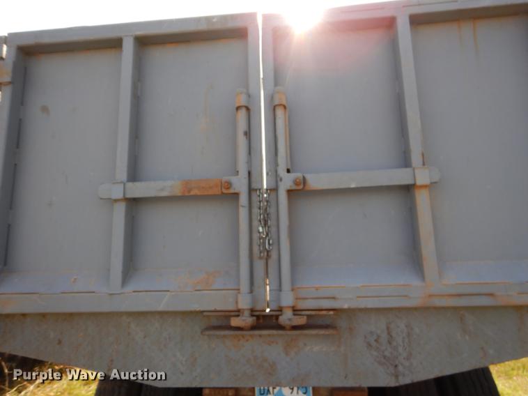 image for item EW9587 1989 Chevrolet Kodiak flatbed truck