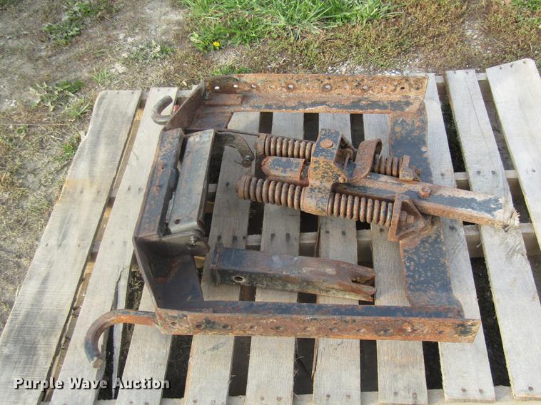 image for item FI9522 DMI truck hitch