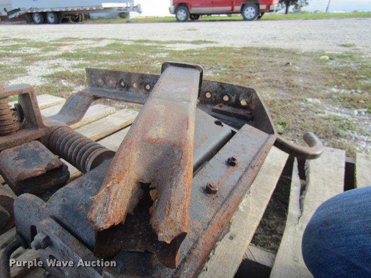 image for item FI9522 DMI truck hitch