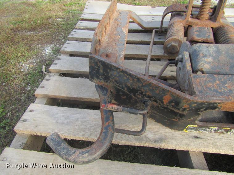image for item FI9522 DMI truck hitch