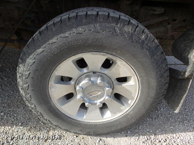 image for item L5713 2008 Ford F250 Super Duty Crew Cab pickup truck