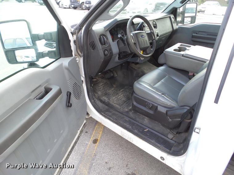 image for item L5720 2011 Ford F350 Super Duty utility bed pickup truck