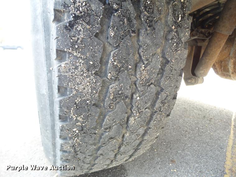 image for item L5720 2011 Ford F350 Super Duty utility bed pickup truck