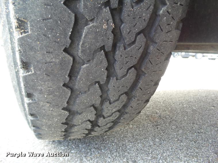 image for item L5720 2011 Ford F350 Super Duty utility bed pickup truck