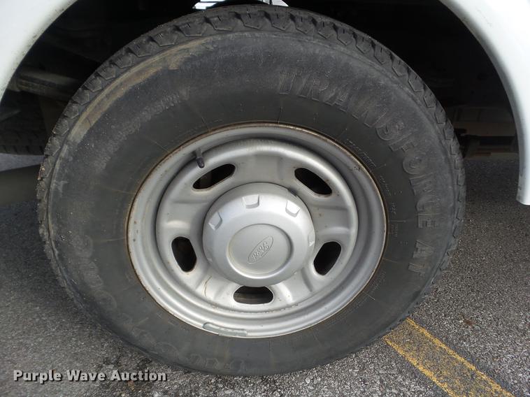 image for item L5720 2011 Ford F350 Super Duty utility bed pickup truck