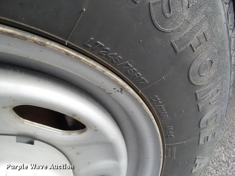 image for item L5720 2011 Ford F350 Super Duty utility bed pickup truck