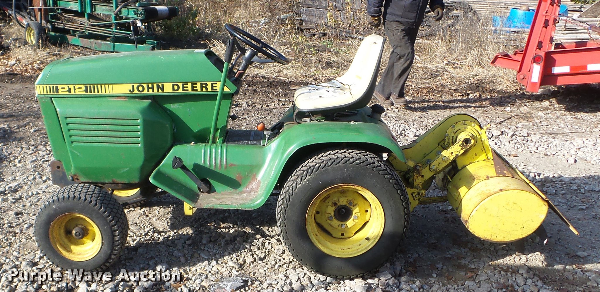 John Deere 212 lawn mower in Rochester, MN Item DX9687 sold Purple Wave