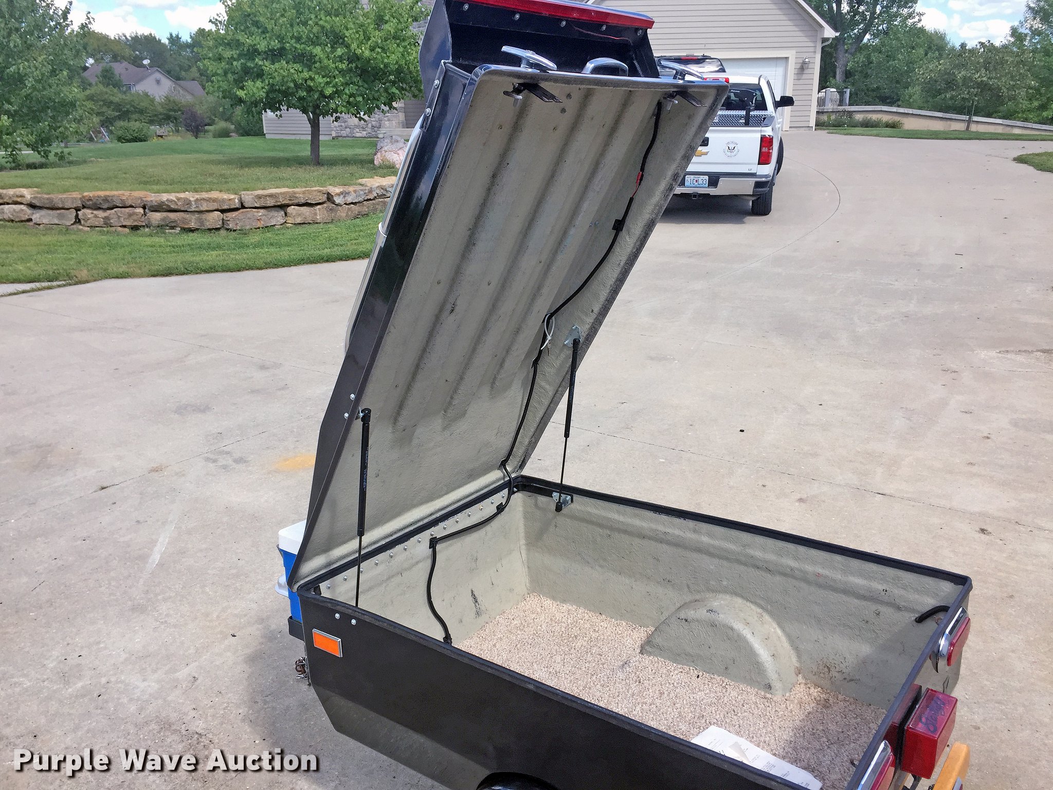 2007 Neosho Firberglass Starlite Deluxe utility trailer in Lone Jack