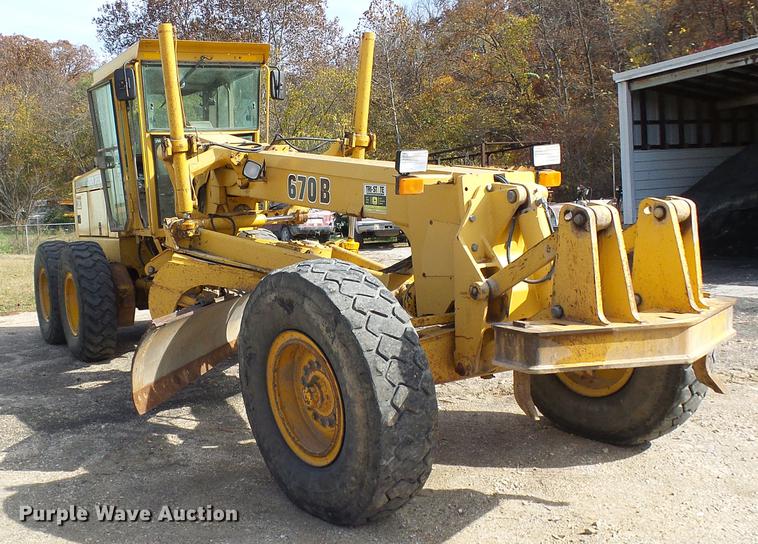image for item DB2028 1995 John Deere 670B motor grader
