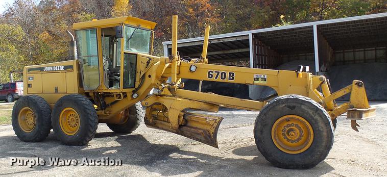 image for item DB2028 1995 John Deere 670B motor grader