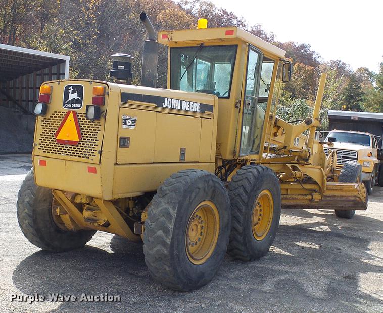 image for item DB2028 1995 John Deere 670B motor grader