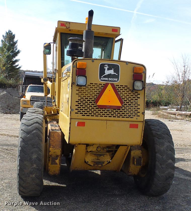 image for item DB2028 1995 John Deere 670B motor grader
