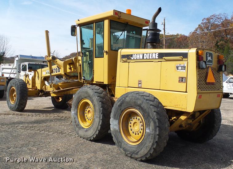 image for item DB2028 1995 John Deere 670B motor grader