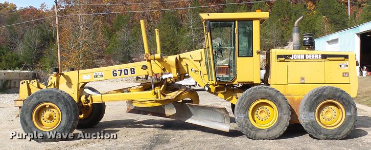 image for item DB2028 1995 John Deere 670B motor grader