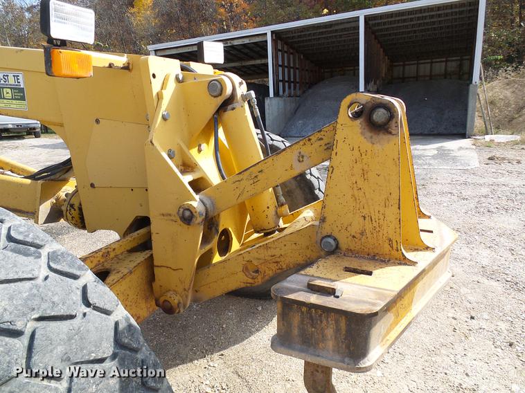 image for item DB2028 1995 John Deere 670B motor grader