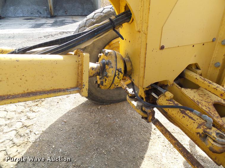 image for item DB2028 1995 John Deere 670B motor grader