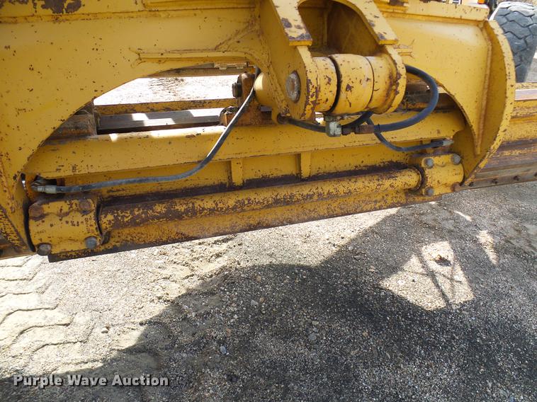 image for item DB2028 1995 John Deere 670B motor grader