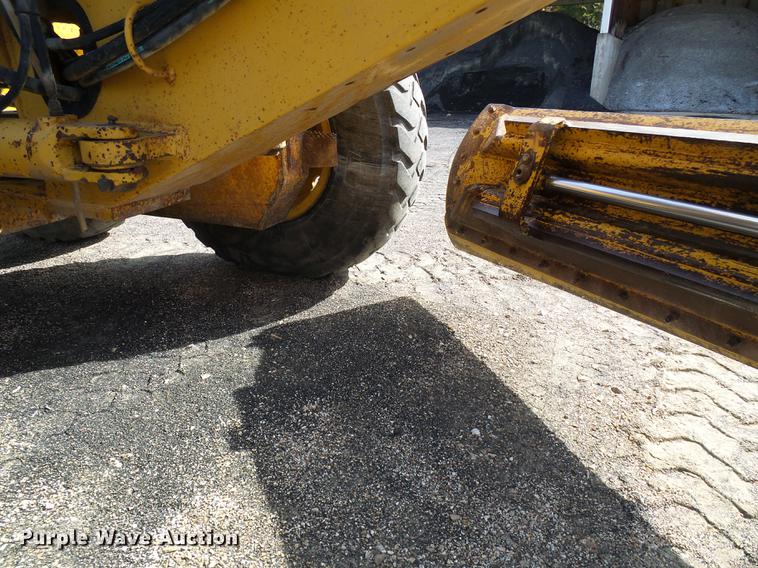 image for item DB2028 1995 John Deere 670B motor grader