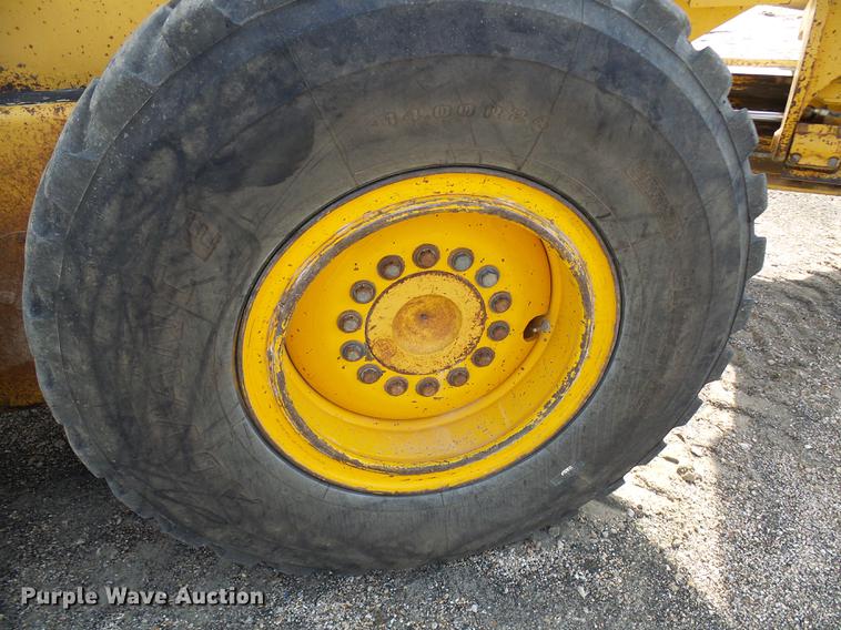 image for item DB2028 1995 John Deere 670B motor grader