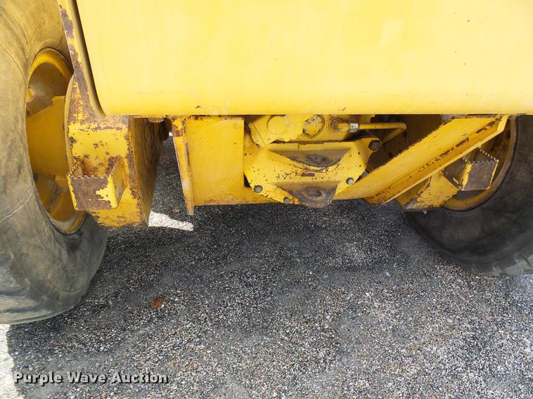 image for item DB2028 1995 John Deere 670B motor grader