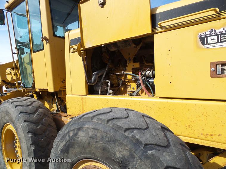 image for item DB2028 1995 John Deere 670B motor grader