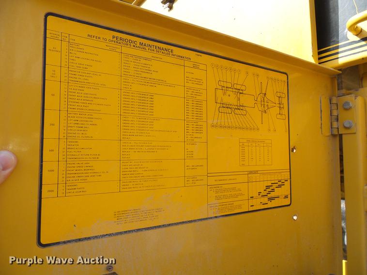 image for item DB2028 1995 John Deere 670B motor grader