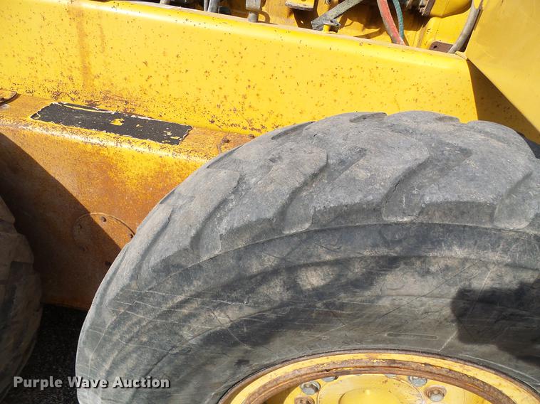image for item DB2028 1995 John Deere 670B motor grader