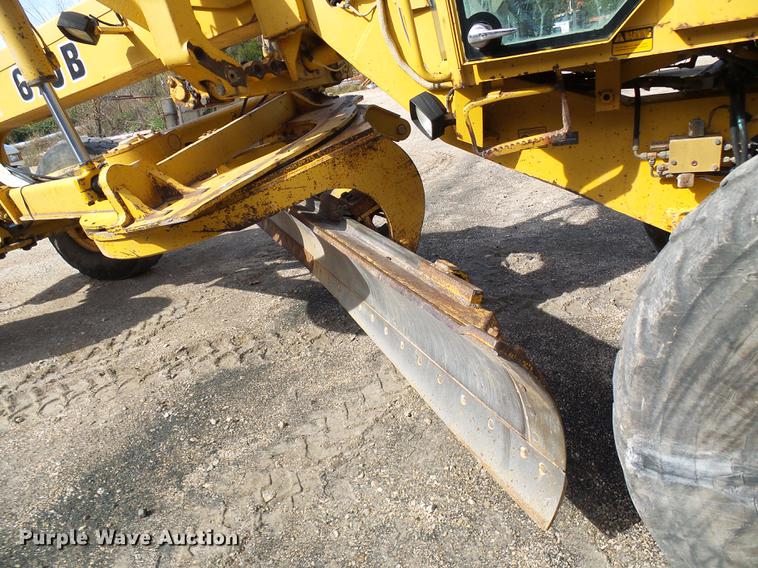 image for item DB2028 1995 John Deere 670B motor grader