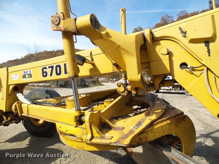 image for item DB2028 1995 John Deere 670B motor grader