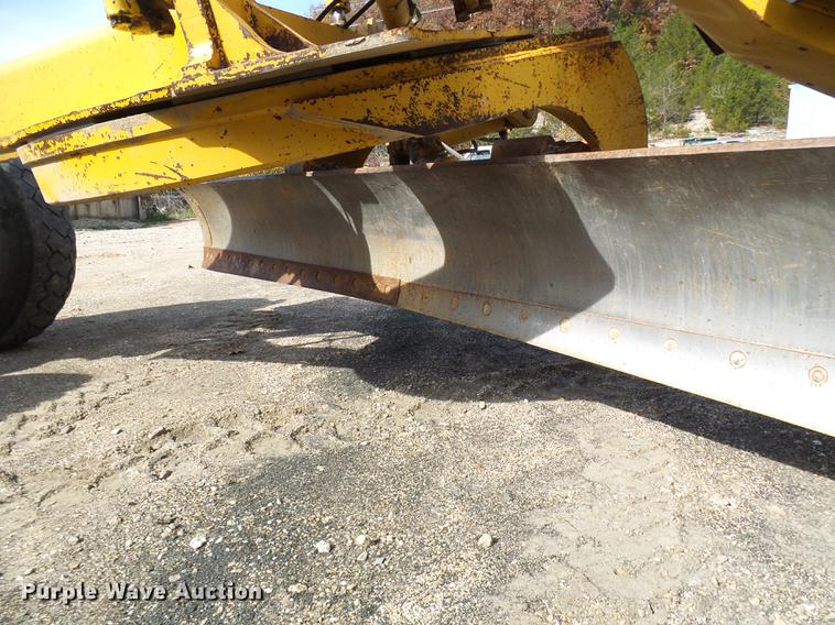 image for item DB2028 1995 John Deere 670B motor grader