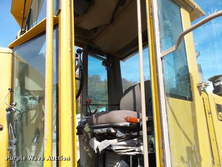 image for item DB2028 1995 John Deere 670B motor grader