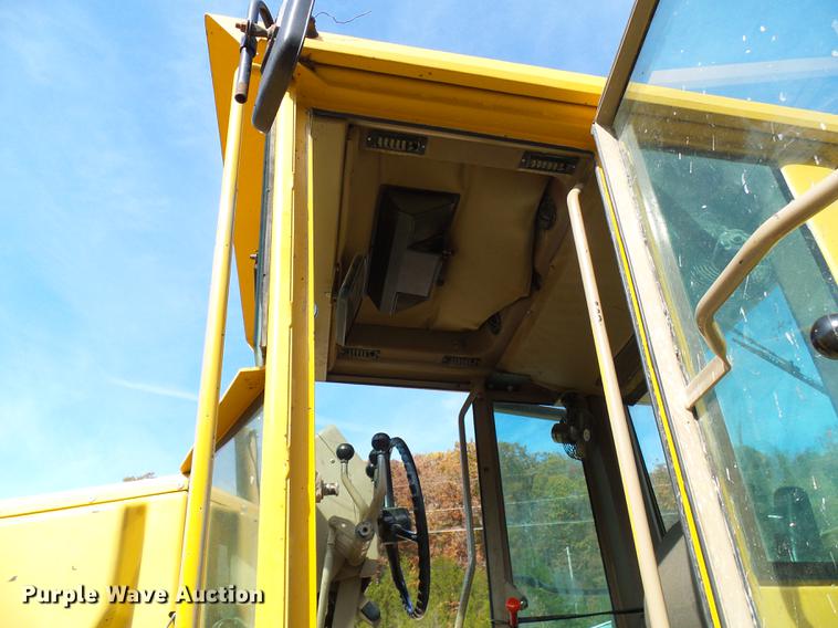 image for item DB2028 1995 John Deere 670B motor grader