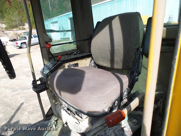 image for item DB2028 1995 John Deere 670B motor grader