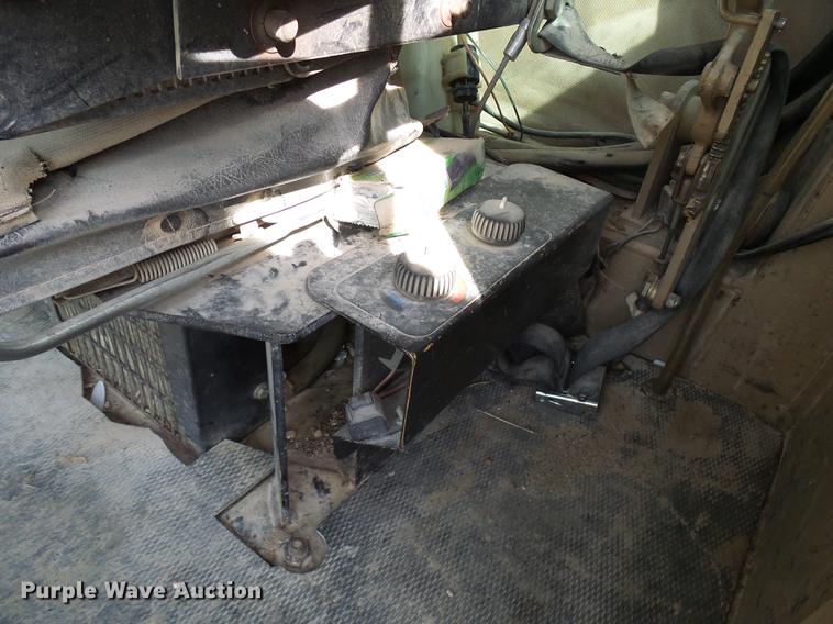 image for item DB2028 1995 John Deere 670B motor grader