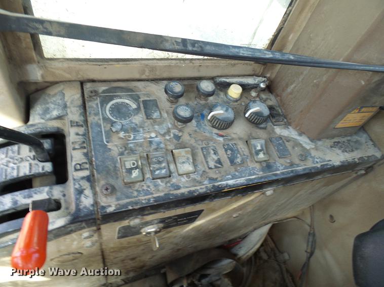 image for item DB2028 1995 John Deere 670B motor grader