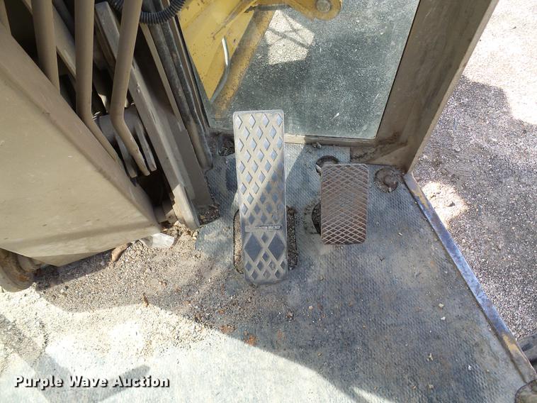 image for item DB2028 1995 John Deere 670B motor grader