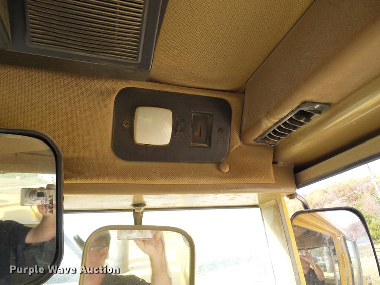 image for item DB2028 1995 John Deere 670B motor grader