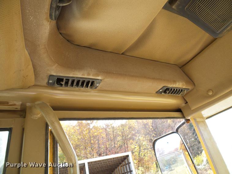 image for item DB2028 1995 John Deere 670B motor grader