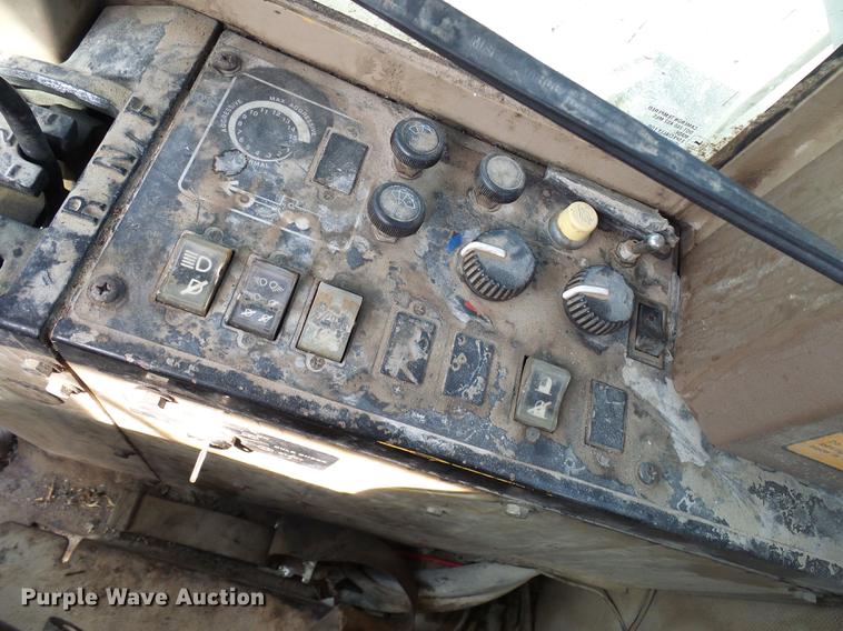 image for item DB2028 1995 John Deere 670B motor grader