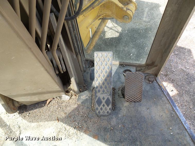 image for item DB2028 1995 John Deere 670B motor grader