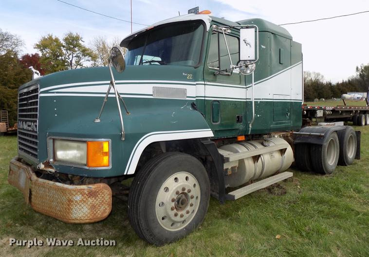 image for item DB8501 1994 Mack CH613 semi truck