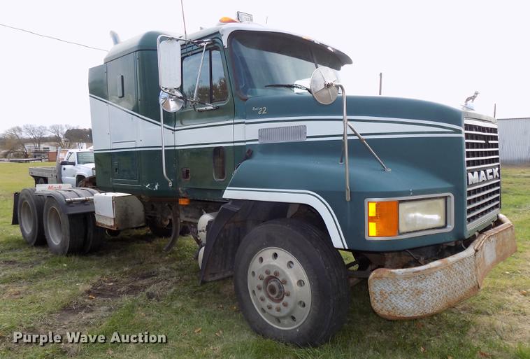 image for item DB8501 1994 Mack CH613 semi truck