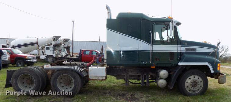 image for item DB8501 1994 Mack CH613 semi truck