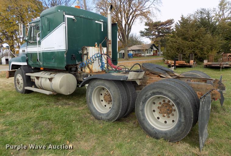 image for item DB8501 1994 Mack CH613 semi truck