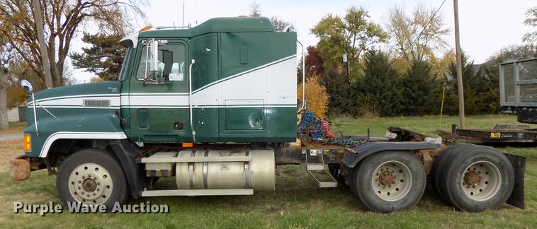 image for item DB8501 1994 Mack CH613 semi truck