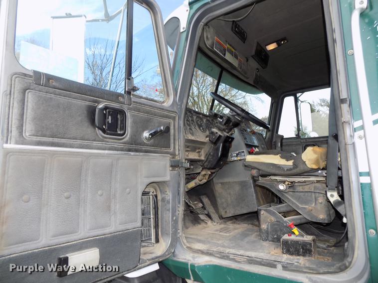 image for item DB8501 1994 Mack CH613 semi truck