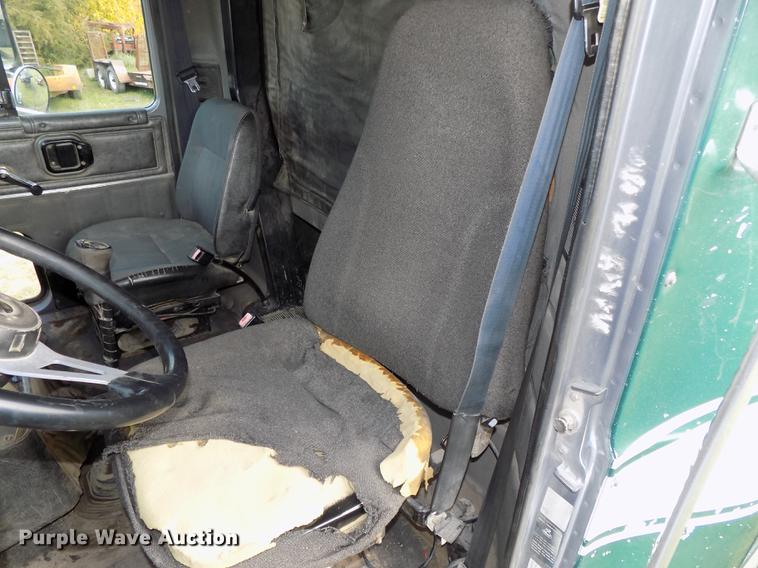 image for item DB8501 1994 Mack CH613 semi truck